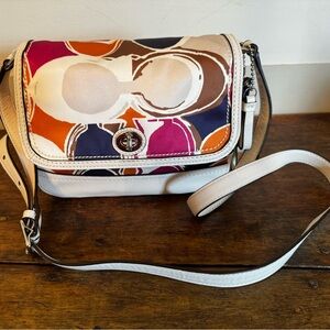 Coach Park Hand Drawn Navy Pink
Satin Scarf Print White Leather
Crossbody